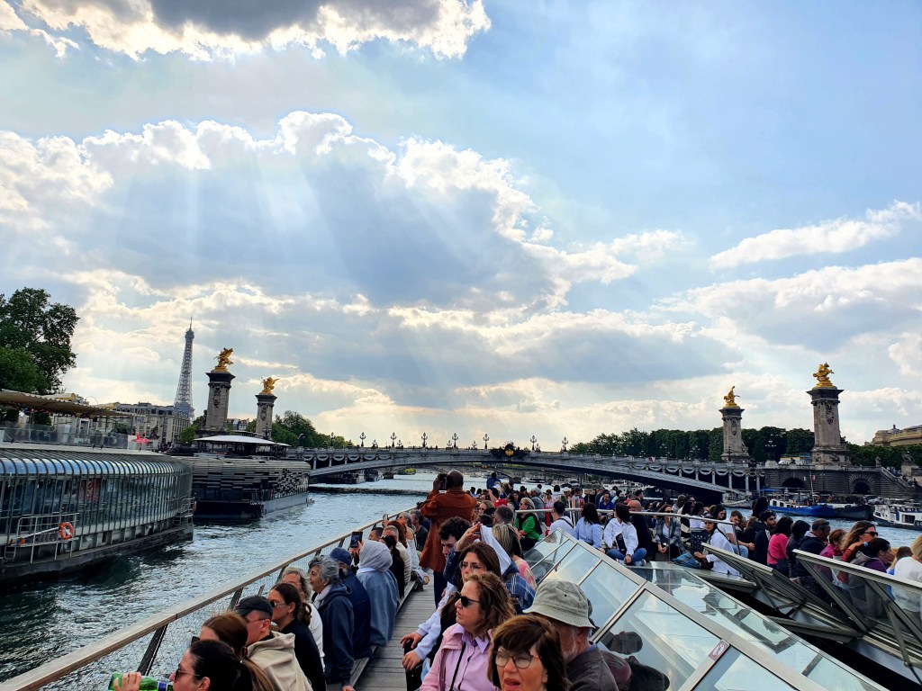 Eine Bootsfahrt durch das Herz von&nbsp;Paris